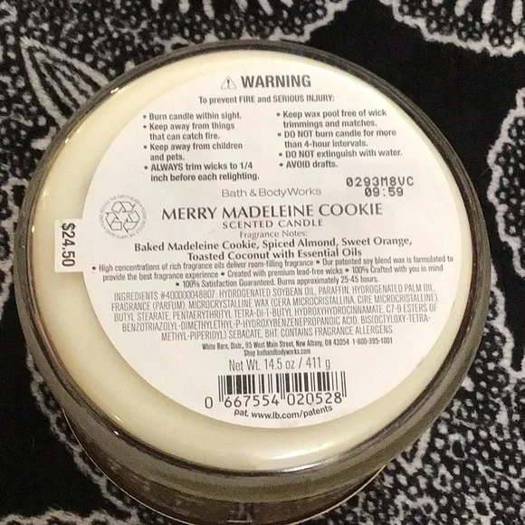 Bath and body works merry madeleine cookie candle - Picture 3 of 3